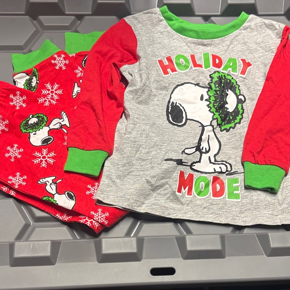Peanuts Holiday Mode Snoopy Pajama Set 2T kids